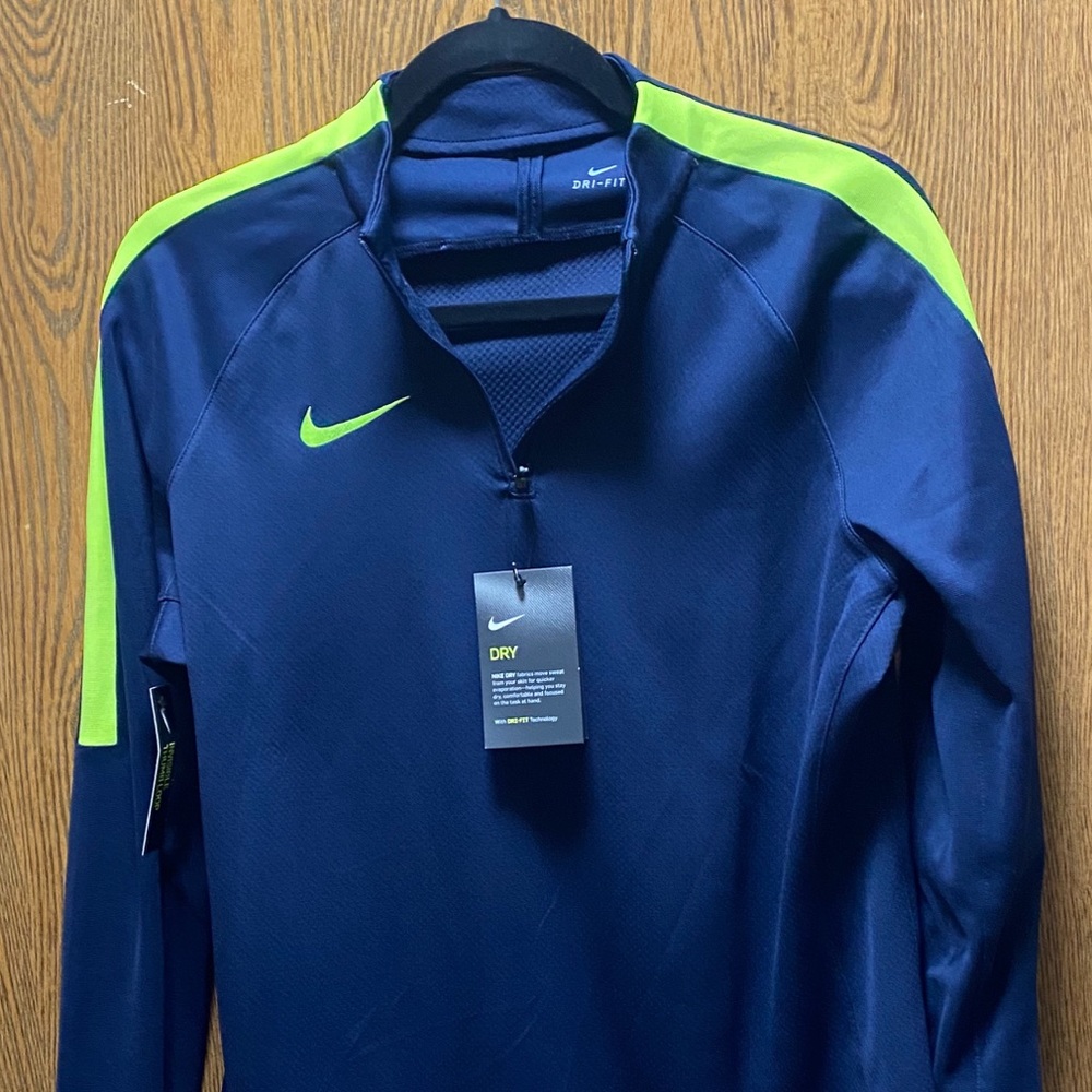 NIKE  DRI-FIT *NWT* WOMEN’S Quarter Zip Jacket